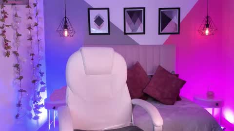 Snapshot of chris_velvet chatting on March 24, 9:09 pm Chris online show from March 24, 9:09 pm