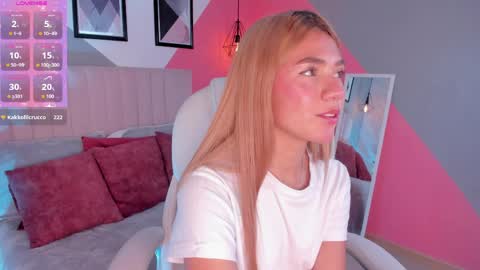 Snapshot of chris_velvet chatting on March 31, 9:15 pm Chris online show from March 31, 9:15 pm