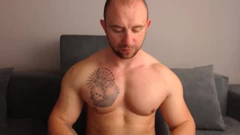 chrisbigbiceps online show from April 22, 6:16 am