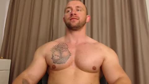 Snapshot of chrisbigbiceps chatting on May 21, 4:58 pm chrisbigbiceps online show from May 21, 4:58 pm