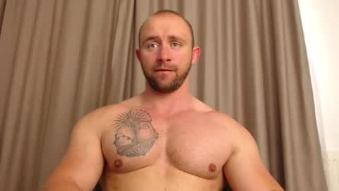 Snapshot of chrisbigbiceps chatting on May 27, 3:31 pm chrisbigbiceps online show from May 27, 3:31 pm
