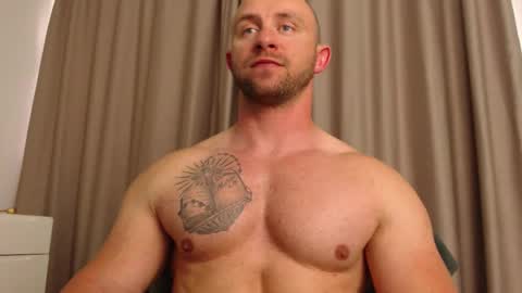 Snapshot of chrisbigbiceps chatting on June 1, 3:03 pm chrisbigbiceps online show from June 1, 3:03 pm
