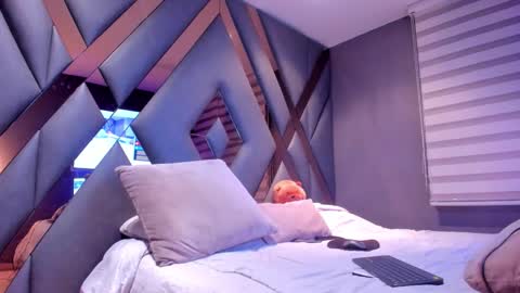 chrismorgan24 online show from November 19, 9:59 pm