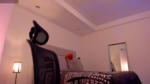 chrismorgan24 online show from December 18, 9:54 pm