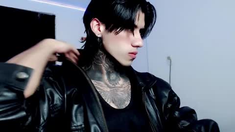 Snapshot of chriss_opp chatting on February 6, 7:51 pm CHRIS INDEPENT MODEL online show from February 6, 7:51 pm