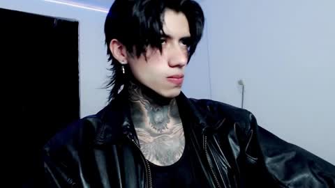 Snapshot of chriss_opp chatting on February 18, 2:05 am CHRIS INDEPENT MODEL online show from February 18, 2:05 am