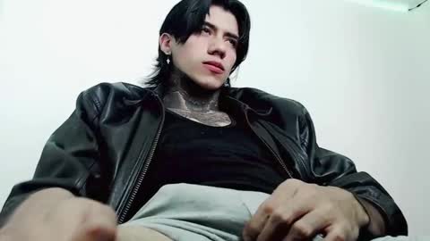 Snapshot of chriss_opp chatting on March 10, 8:23 pm CHRIS INDEPENT MODEL online show from March 10, 8:23 pm