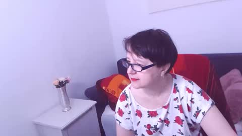 Christa online show from December 8, 2:19 pm