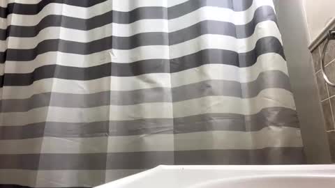 Snapshot of christian_autumn420 chatting on April 8, 12:27 pm Tip me online show from April 8, 12:27 pm