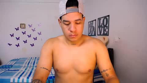 Snapshot of christian_maln chatting on February 13, 5:44 pm christian_maln online show from February 13, 5:44 pm