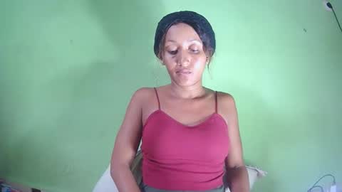 Snapshot of christine213 chatting on February 7, 12:53 pm christine213 online show from February 7, 12:53 pm