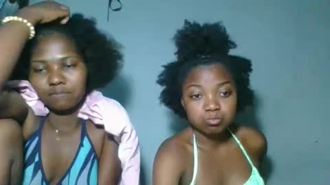 Snapshot of christine985 chatting on October 21, 7:14 pm christine985 online show from October 21, 7:14 pm