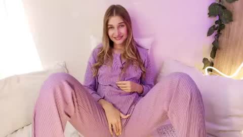 Snapshot of christine_cardo chatting on June 15, 11:40 pm Christine Cardo online show from June 15, 11:40 pm