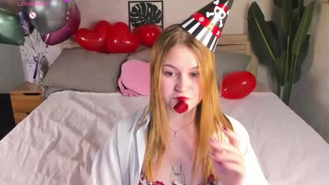 christine_wallker online show from September 13, 1:05 am
