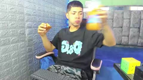 Snapshot of christopergiraldo chatting on March 12, 1:39 pm Christoper Giraldo online show from March 12, 1:39 pm