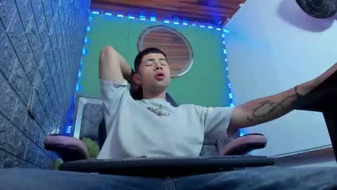 Snapshot of christopergiraldo chatting on March 13, 3:18 pm Christoper Giraldo online show from March 13, 3:18 pm