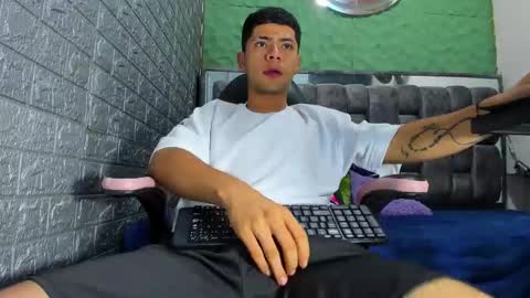 Snapshot of christopergiraldo chatting on March 18, 5:27 pm Christoper Giraldo online show from March 18, 5:27 pm