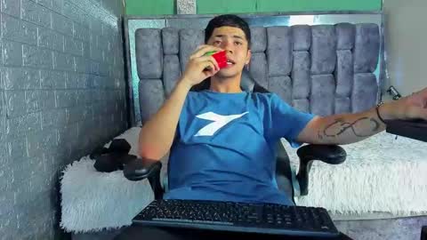 Snapshot of christopergiraldo chatting on March 28, 10:53 pm Christoper Giraldo online show from March 28, 10:53 pm