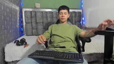 Snapshot of christopergiraldo chatting on March 31, 1:22 pm Christoper Giraldo online show from March 31, 1:22 pm