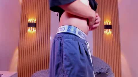 Chrisopher Hunter online show from March 9, 4:27 am