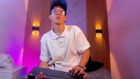 Chrisopher Hunter online show from March 19, 7:51 pm