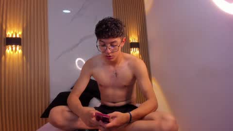 Chrisopher Hunter online show from March 31, 4:35 am