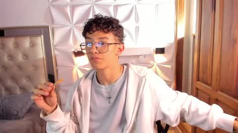 Chrisopher Hunter online show from April 4, 7:06 am