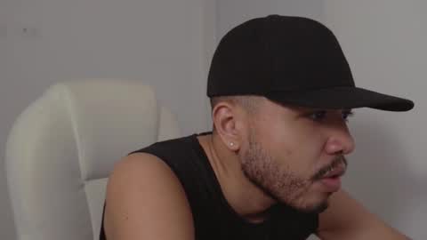 Snapshot of christopherdav chatting on December 24, 5:49 am Chris online show from December 24, 5:49 am