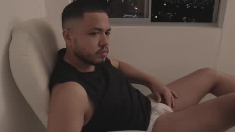 Snapshot of christopherdav chatting on November 18, 1:00 am Chris online show from November 18, 1:00 am