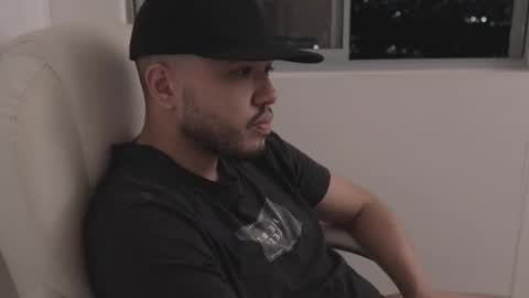 Snapshot of christopherdav chatting on November 18, 11:59 pm Chris online show from November 18, 11:59 pm