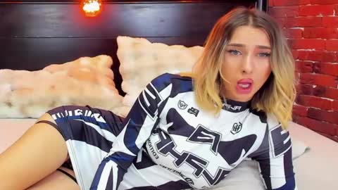 christyna_ross online show from May 2, 7:30 pm