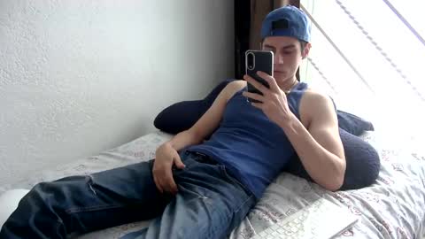 Snapshot of chrixtopherobin chatting on March 16, 10:14 pm Chrixtopherobin online show from March 16, 10:14 pm