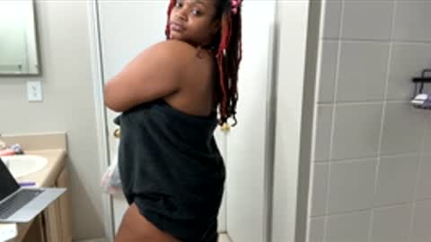 Snapshot of chubbeedweeb chatting on November 30, 4:38 am EmberEssence online show from November 30, 4:38 am