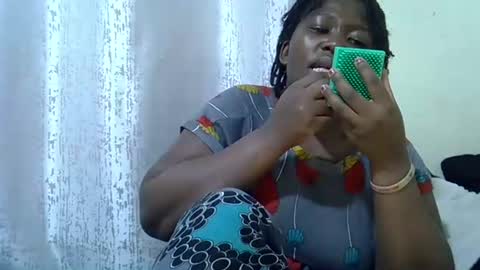 DivaDee online show from March 25, 6:25 pm