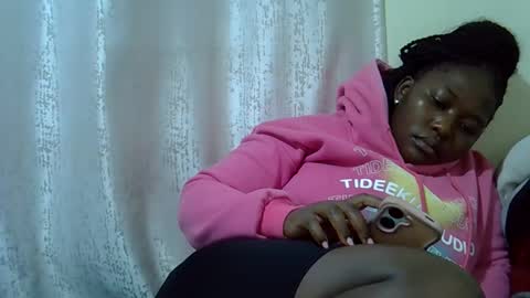 DivaDee online show from May 18, 2:12 pm