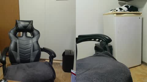 Snapshot of chubbyguy00054 chatting on December 17, 3:28 am chubbyguy00054 online show from December 17, 3:28 am