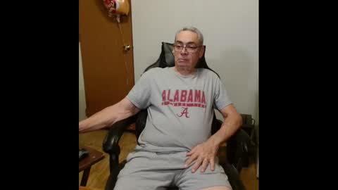 Snapshot of chubbyguy00054 chatting on February 16, 5:37 am chubbyguy00054 online show from February 16, 5:37 am