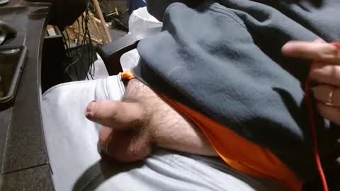 chubbyuncut5 online show from May 4, 3:57 am