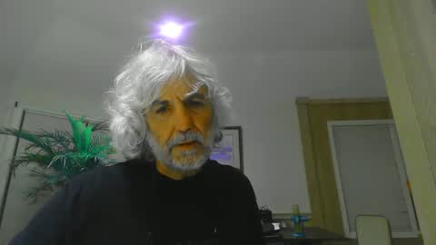 Snapshot of chuck354139 chatting on December 30, 3:25 am chuck354139 online show from December 30, 3:25 am