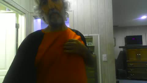 Snapshot of chuck354139 chatting on January 2, 5:24 am chuck354139 online show from January 2, 5:24 am