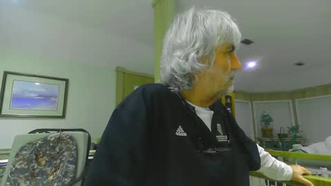 Snapshot of chuck354139 chatting on January 10, 3:39 am chuck354139 online show from January 10, 3:39 am