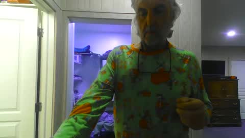 Snapshot of chuck354139 chatting on January 19, 5:05 am chuck354139 online show from January 19, 5:05 am