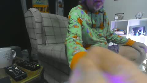 Snapshot of chuck354139 chatting on February 1, 9:00 am chuck354139 online show from February 1, 9:00 am