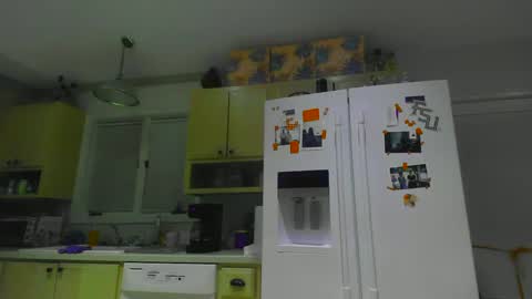 Snapshot of chuck354139 chatting on February 24, 12:52 am chuck354139 online show from February 24, 12:52 am
