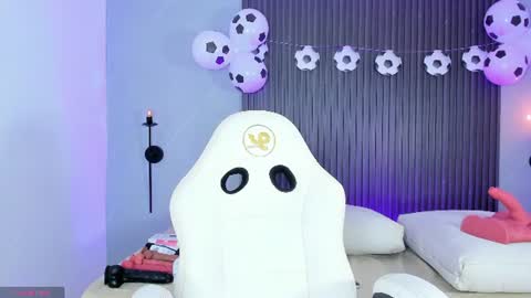Snapshot of ciara_blake chatting on June 24, 7:57 pm CIARA online show from June 24, 7:57 pm