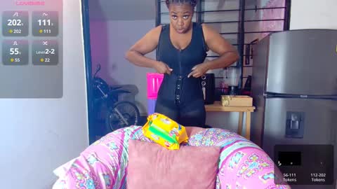 Snapshot of ciaraebonyxxx chatting on October 25, 1:24 am ciaraebonyxxx online show from October 25, 1:24 am