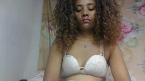 ciciazzhh online show from March 22, 10:35 pm