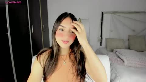 Snapshot of cieloo_ chatting on February 12, 2:43 pm CIELO online show from February 12, 2:43 pm