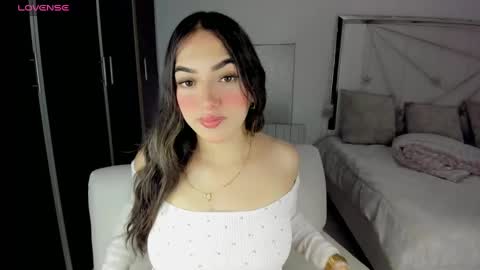 Snapshot of cieloo_ chatting on March 1, 4:44 pm CIELO online show from March 1, 4:44 pm
