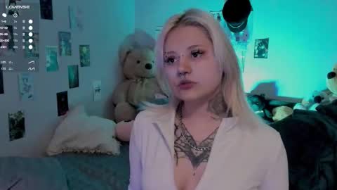 Snapshot of cigaretteduringsex chatting on October 28, 10:19 am Helen and Teya online show from October 28, 10:19 am